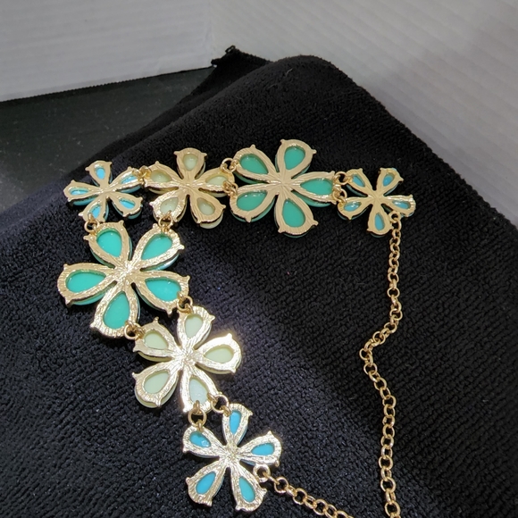 Flower Statement Necklace - Picture 2 of 2